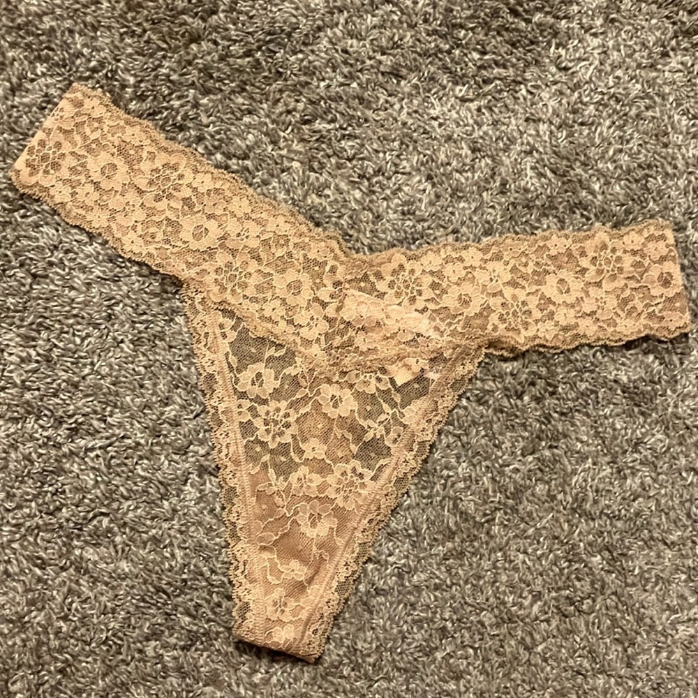 NWT Victoria's Secret Lace Thong in Beige size Large